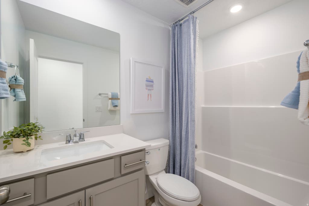 Photo of 2164 E SWALLOW DR #4045, Eagle Mountain, UT 84005 (MLS # 2177807)