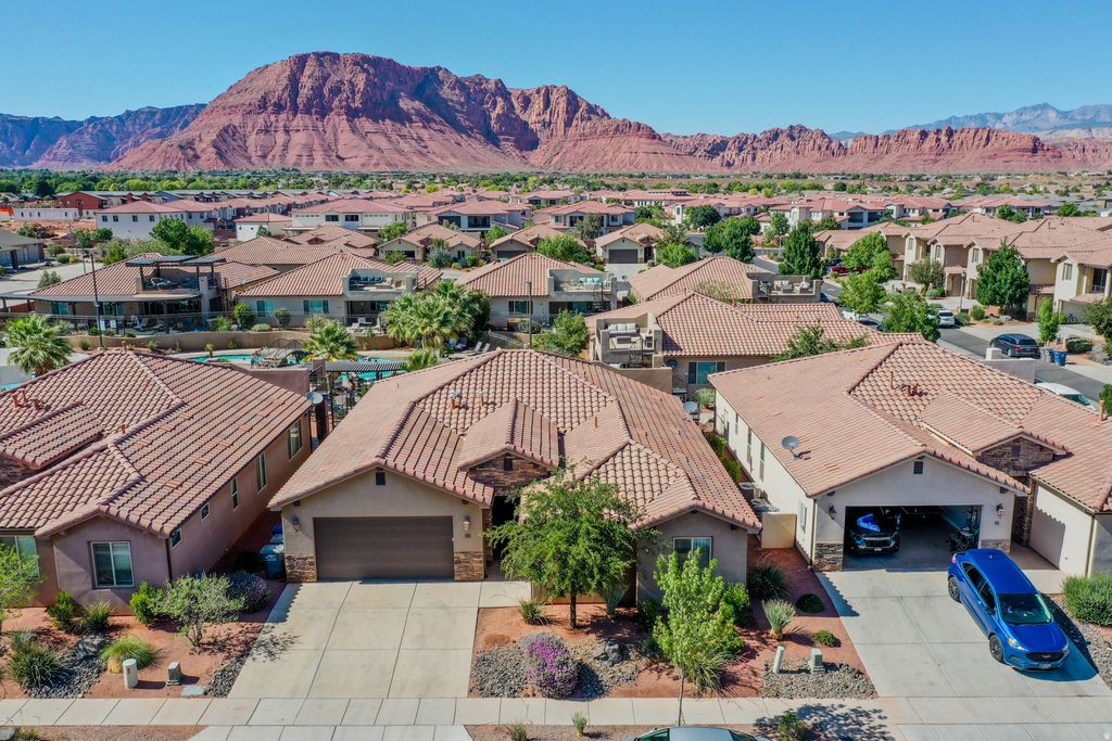 Photo of 3837 W LAZY RIVER CIR #110, Santa Clara, UT 84765 (MLS # 2163463)
