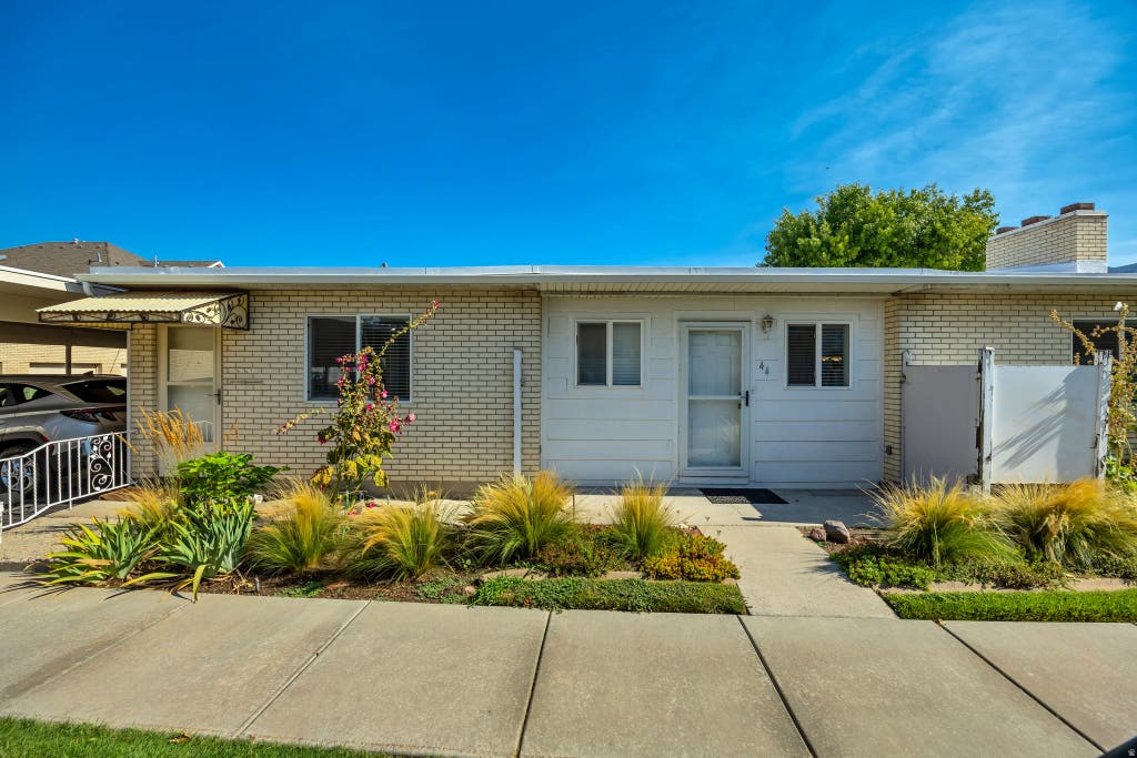 Photo of 397 W 400 N #44, Bountiful, UT 84010 (MLS # 2175897)