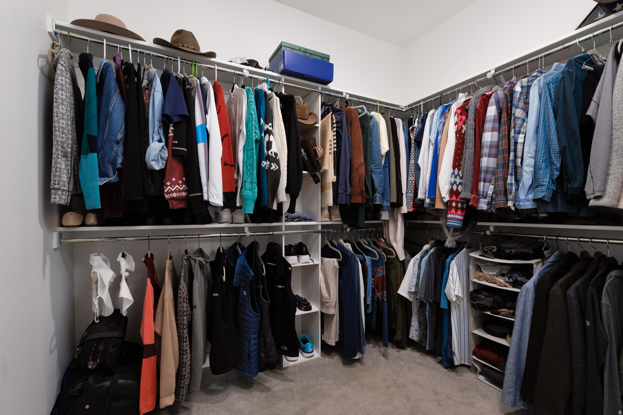 HAWKS ESTATES - Residential