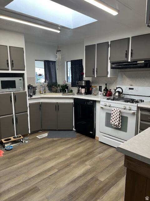 COUNTRY CLUB ESTATES - Residential