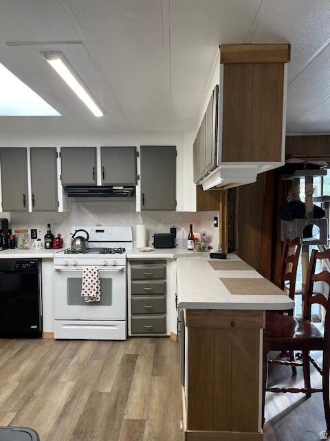 COUNTRY CLUB ESTATES - Residential