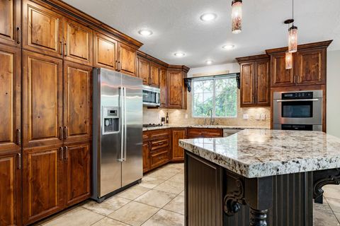 Tiny photo for 4863 GLASMANN WAY, South Ogden, UT 84403 (MLS # 2162869)