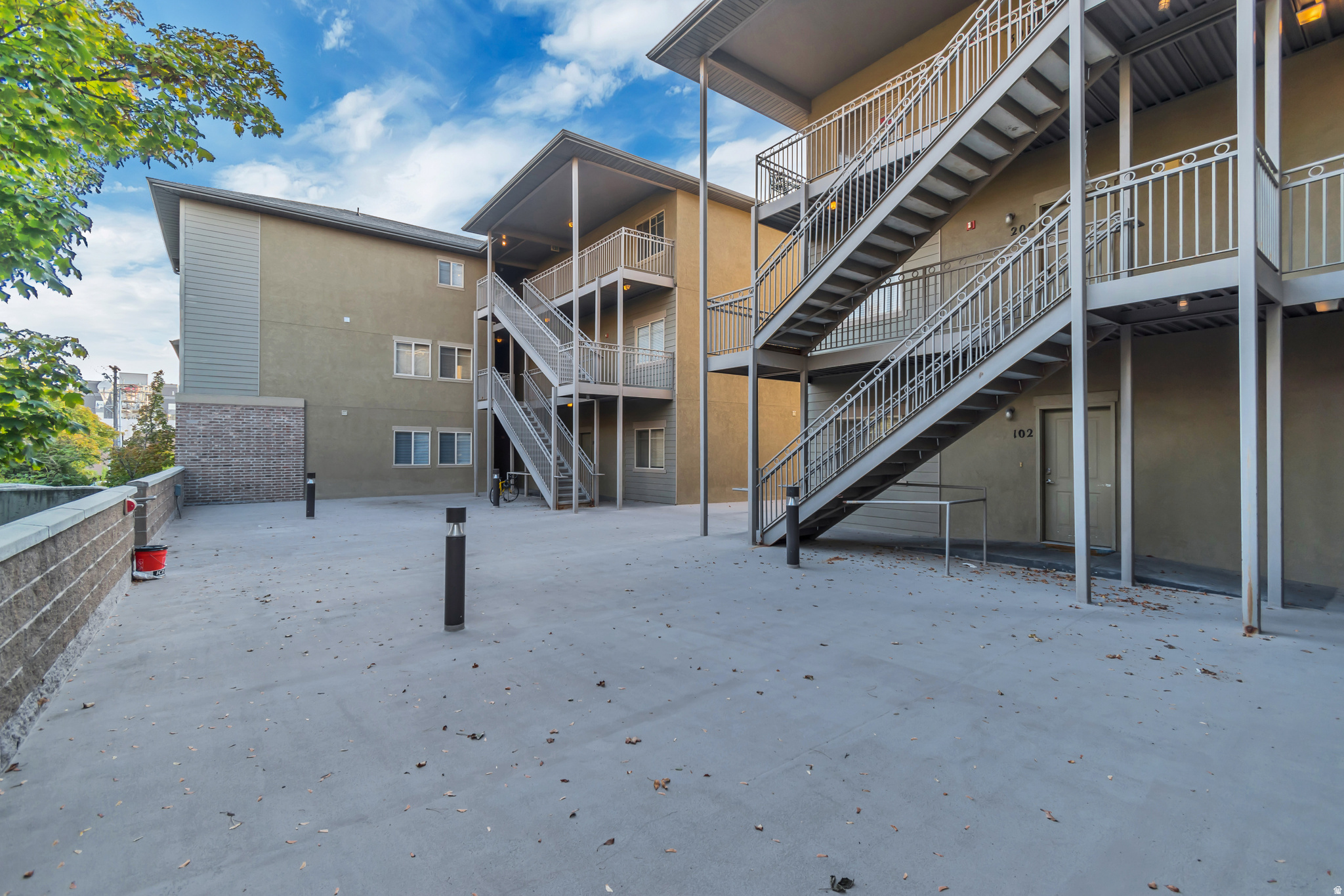 BEL COURTYARD - Residential