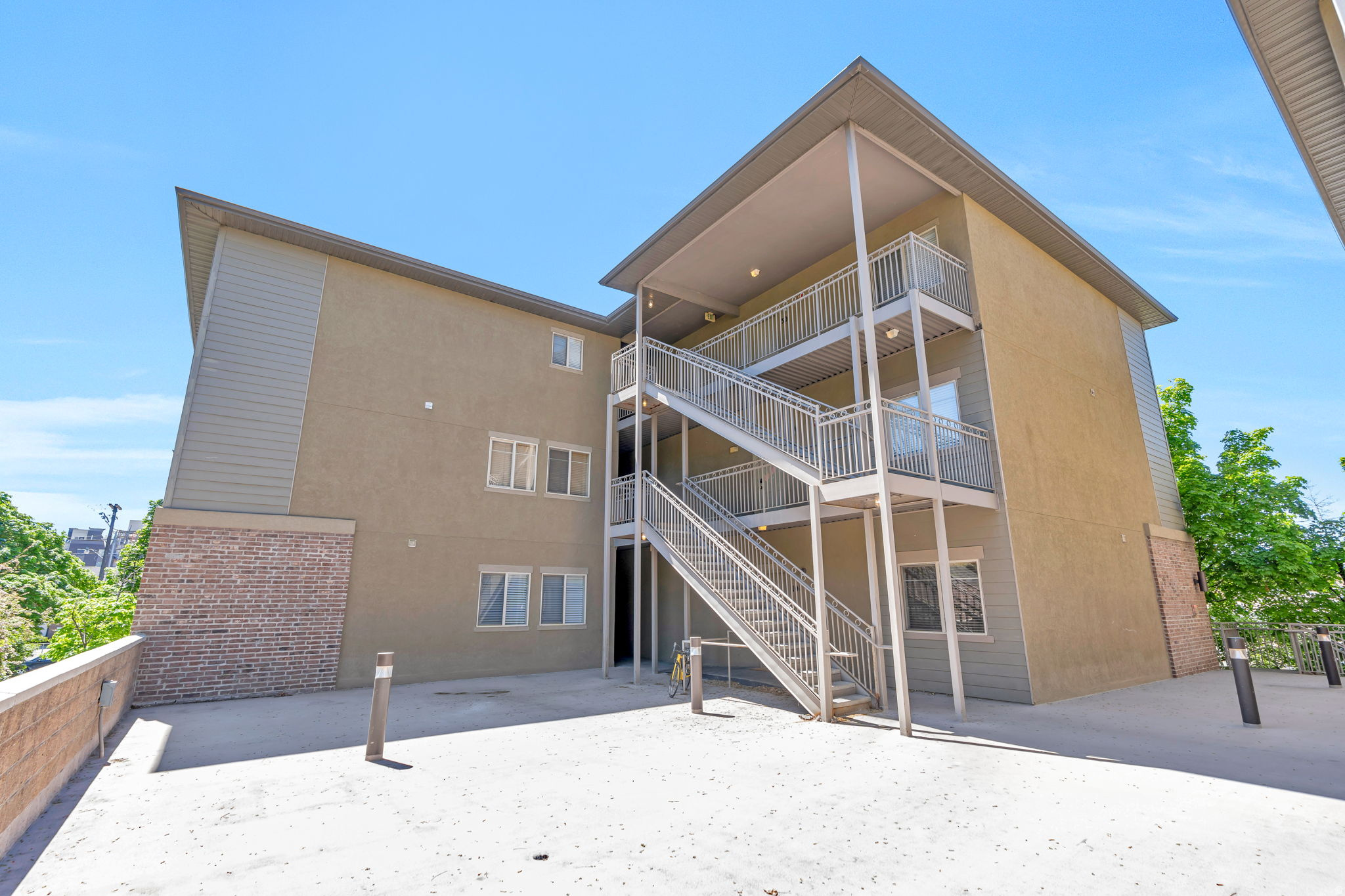 BEL COURTYARD - Residential