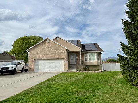 Tiny photo for 681 E ABBOTTSFORD CT S, Sandy, UT 84070 (MLS # 2158582)
