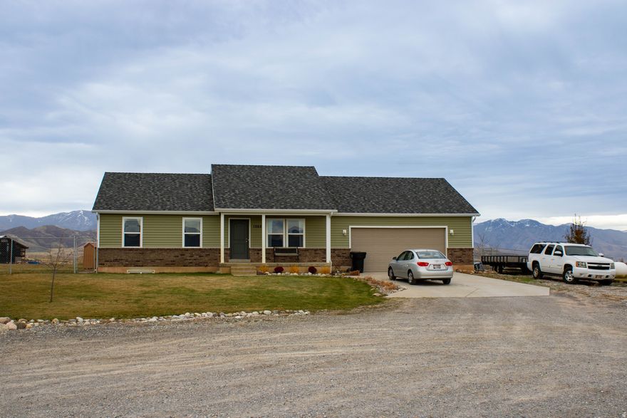 Discover this newer, attractive 3-bedroom, 2-bath home situated on over 3 acres near Glendale Reservoir in Preston. Perfect for your needs, this property offers ample space with room for two family rooms, two bedrooms, and one bathroom in the unfinished basement, providing plenty of potential for customization. Enjoy the peaceful setting and outdoor space, making it an ideal retreat or family home.