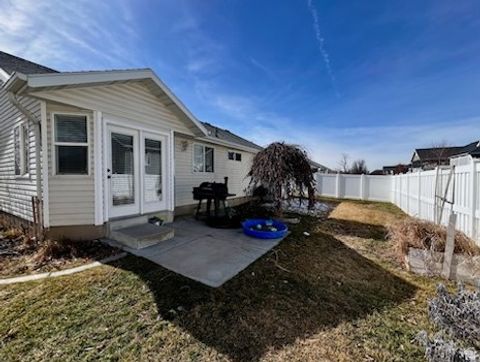 Tiny photo for 2138 W CRAIG LN S, Syracuse, UT 84075 (MLS # 2138776)