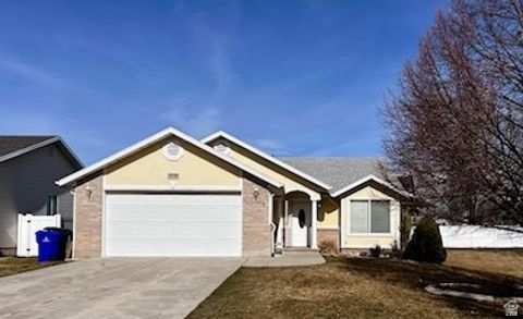 Photo of 2138 W CRAIG LN S, Syracuse, UT 84075 (MLS # 2138776)