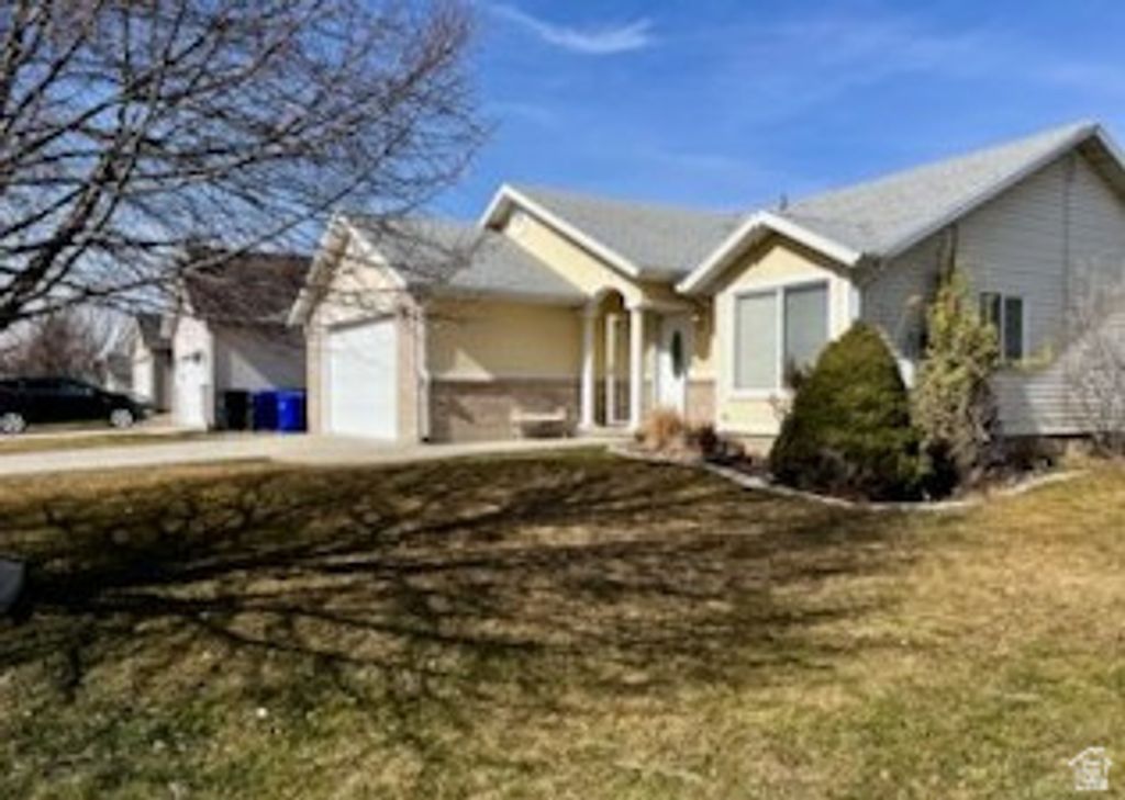 Photo of 2138 W CRAIG LN S, Syracuse, UT 84075 (MLS # 2138776)