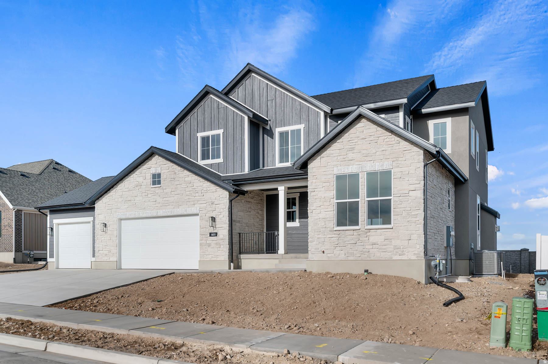 HIDDEN OAKS SIGNATURE 639 - Residential
