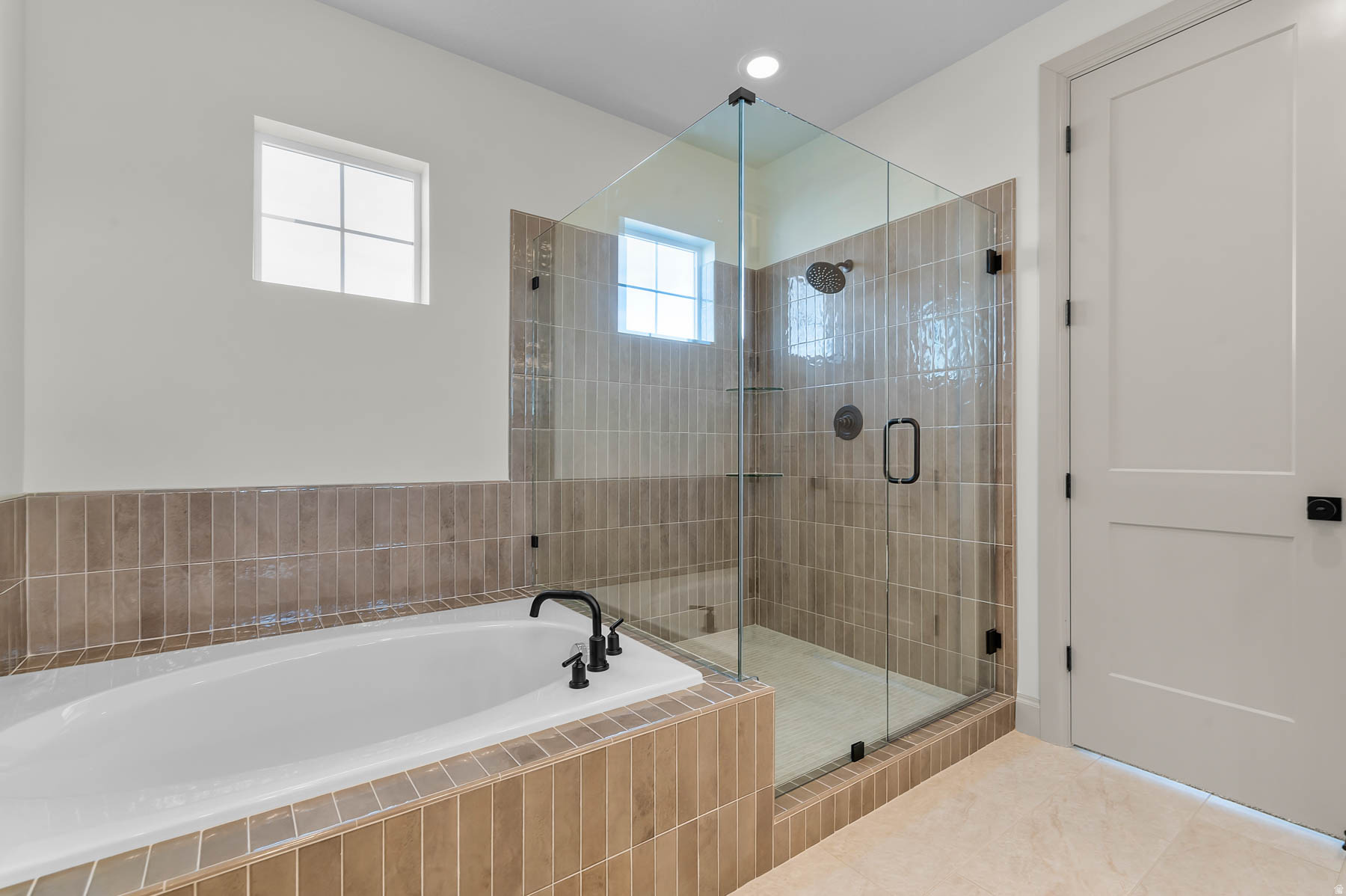 HIDDEN OAKS SIGNATURE 639 - Residential