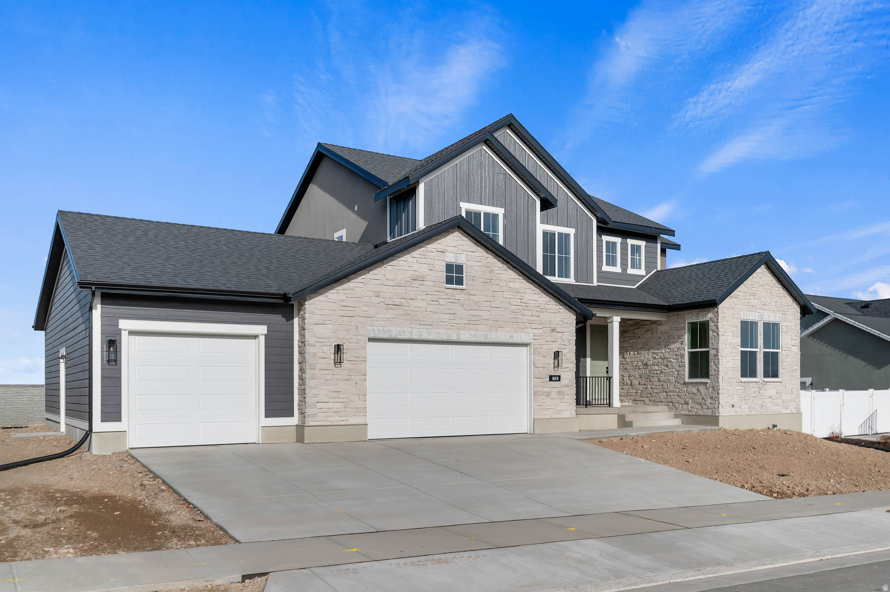 HIDDEN OAKS SIGNATURE 639 - Residential