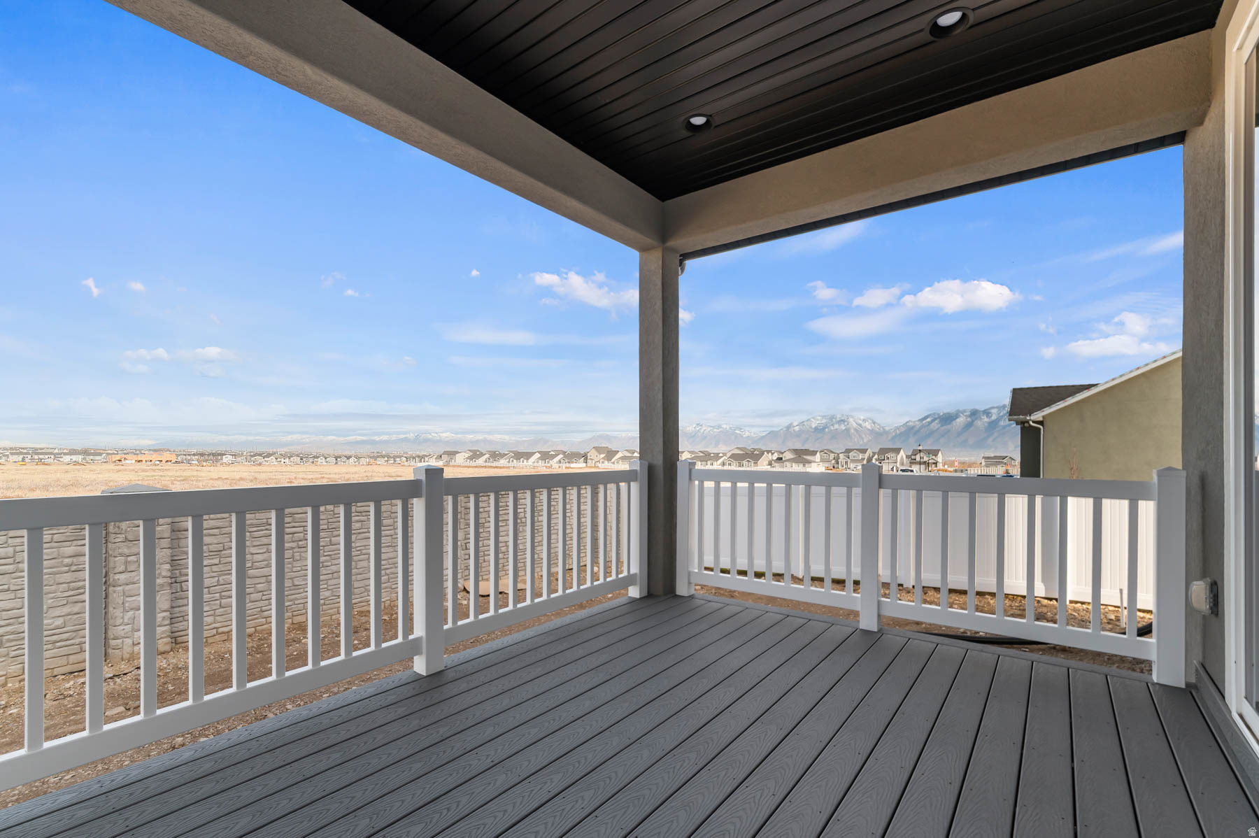 HIDDEN OAKS SIGNATURE 639 - Residential