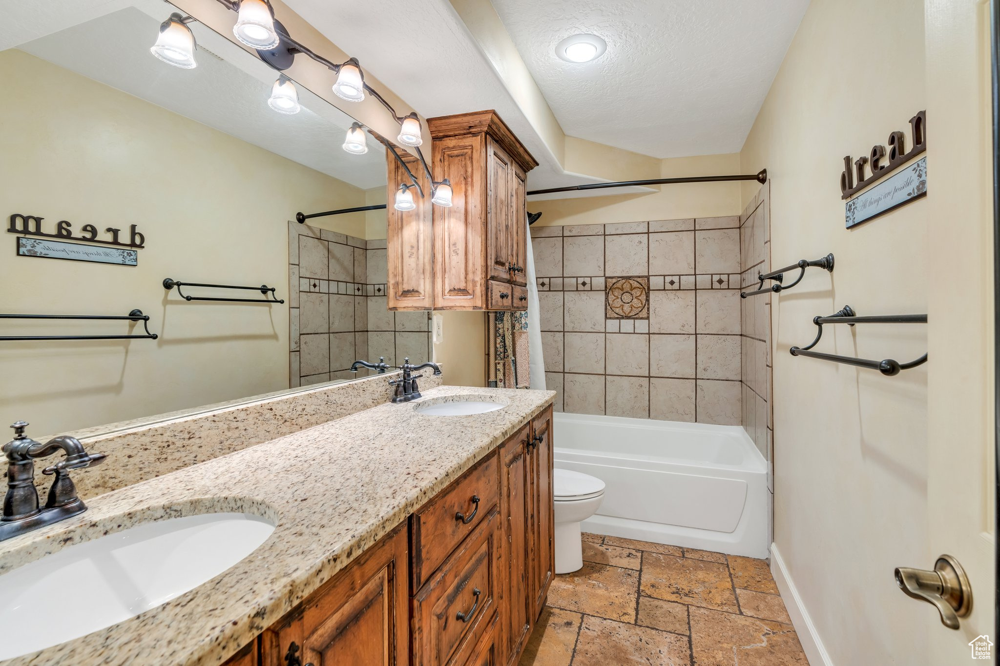 Lehi, Utah 84043, United States, 4 Bedrooms Bedrooms, ,3 BathroomsBathrooms,Residential,Pending,146141