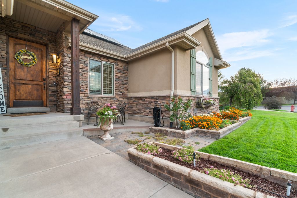 Photo of 2464 W 2400 N, Lehi, UT 84043 (MLS # 2130610)