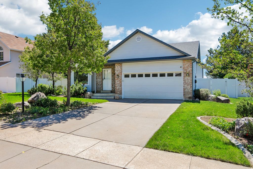 Photo of 425 E 3550 N, North Ogden, UT 84414 (MLS # 2156196)