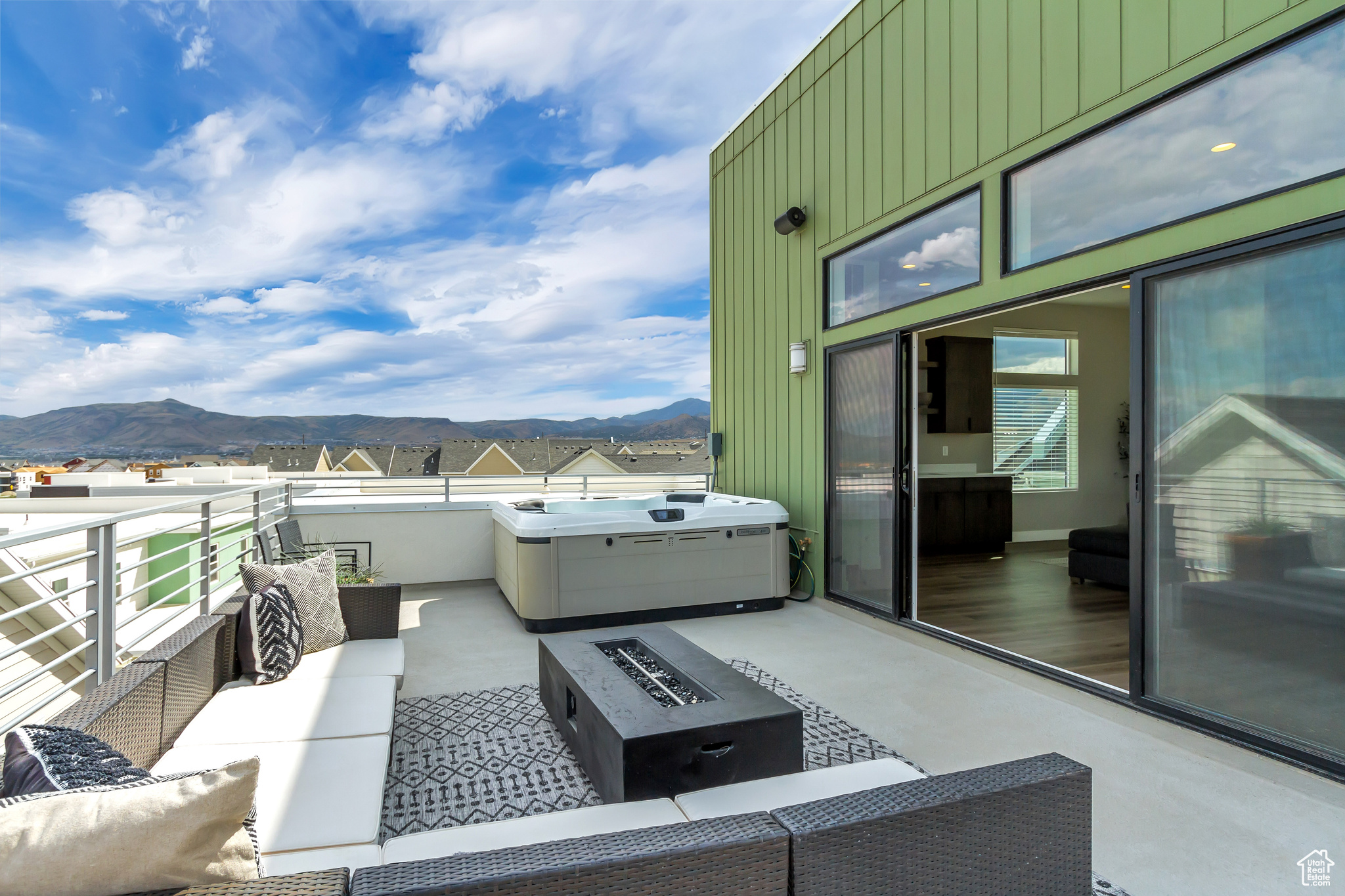 DAYBREAK - Residential