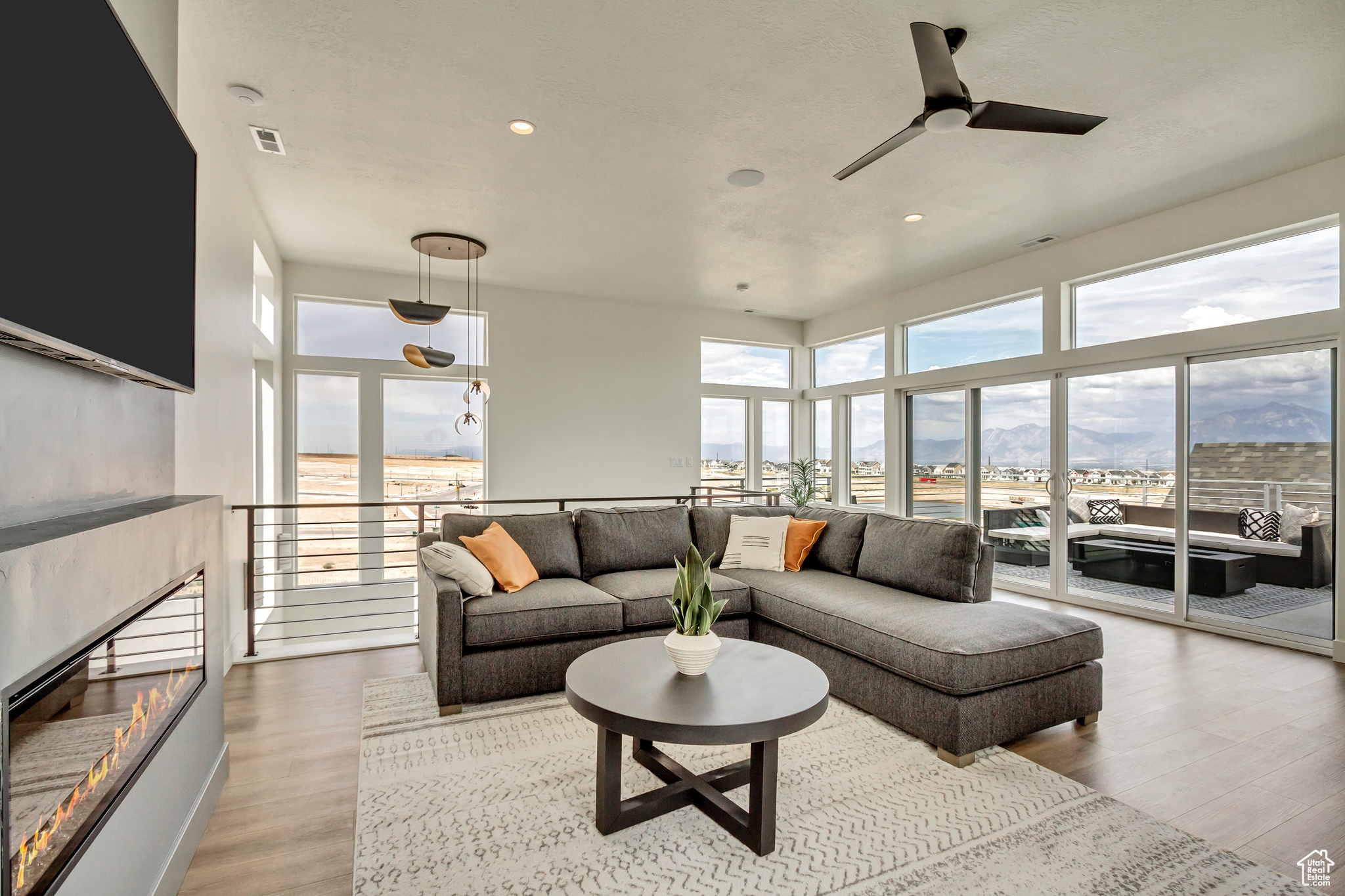 DAYBREAK - Residential