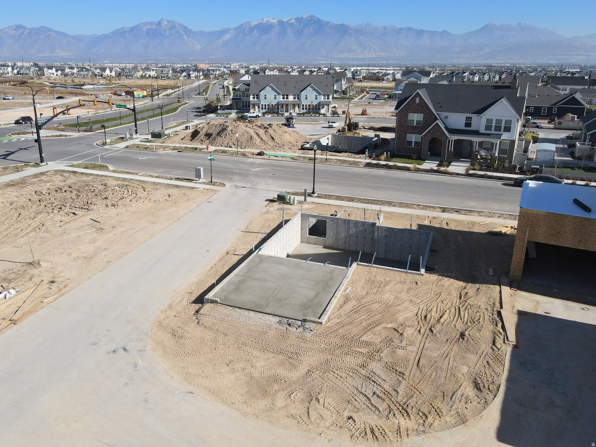 DAYBREAK - Residential