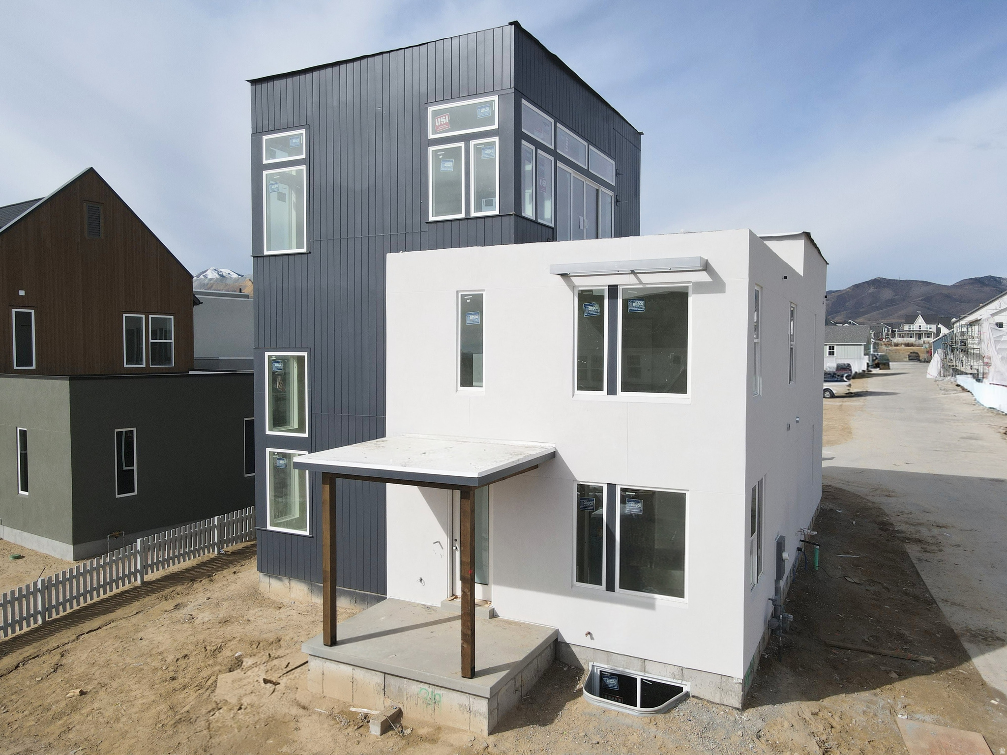 DAYBREAK - Residential