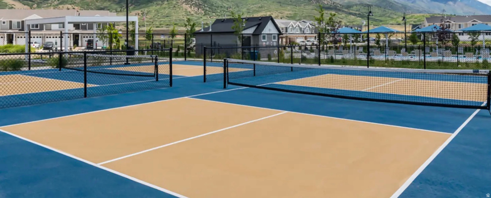 SUMMIT RIDGE TOWNS - Residential