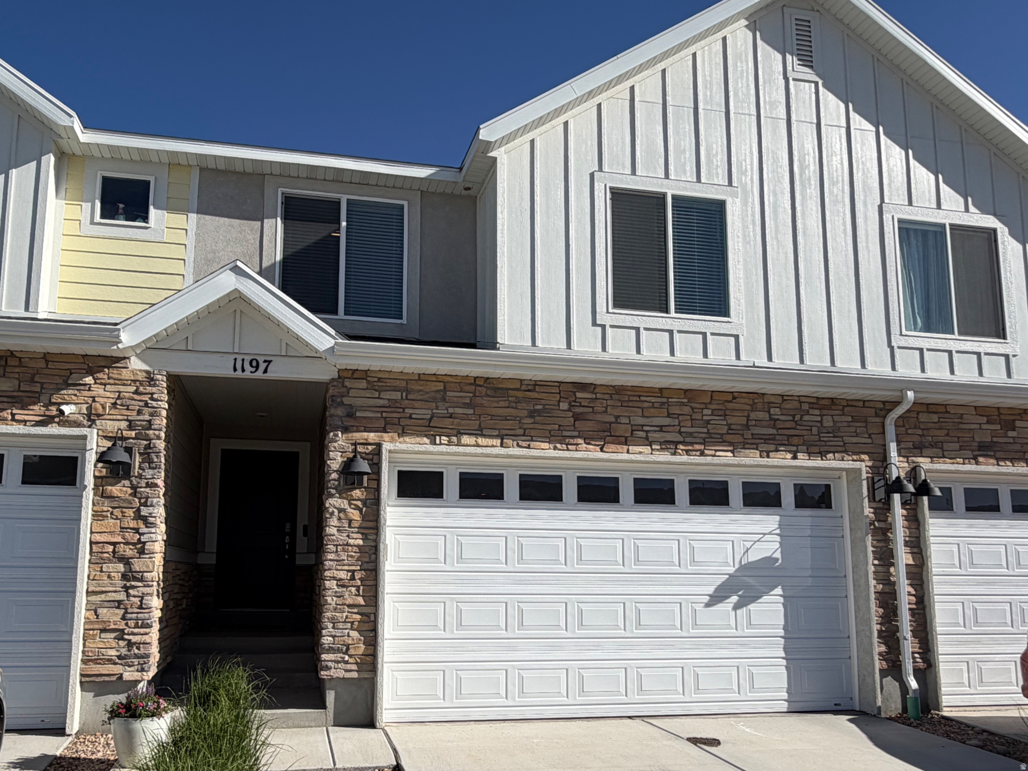 SUMMIT RIDGE TOWNS - Residential