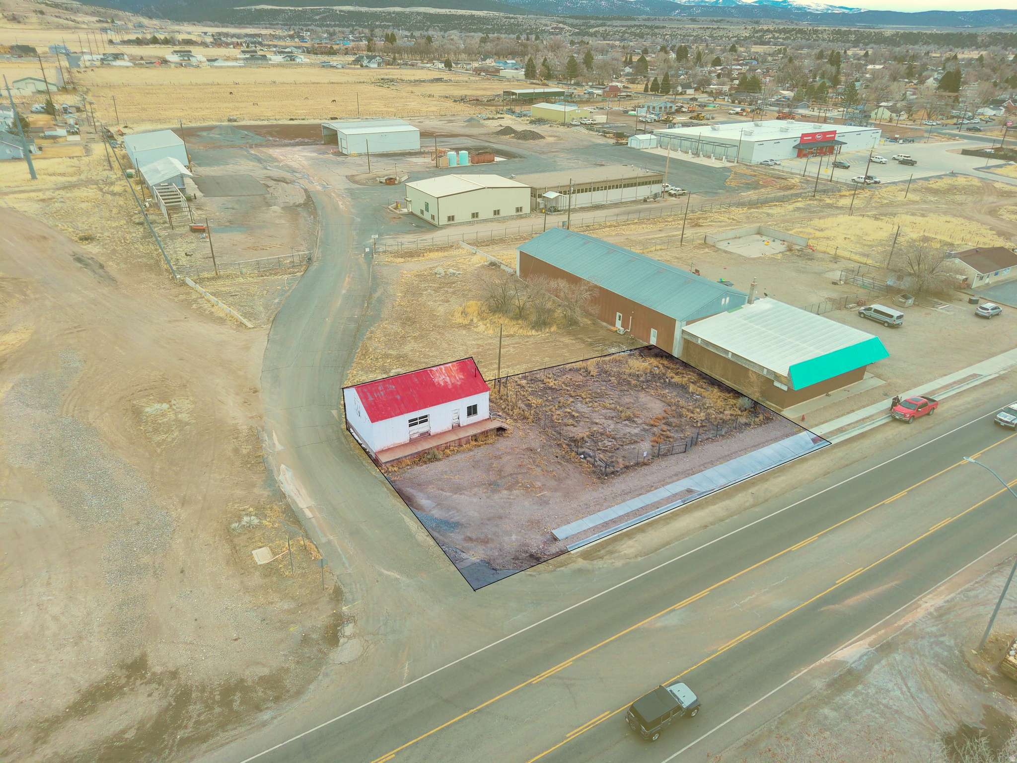 Main image without alt text