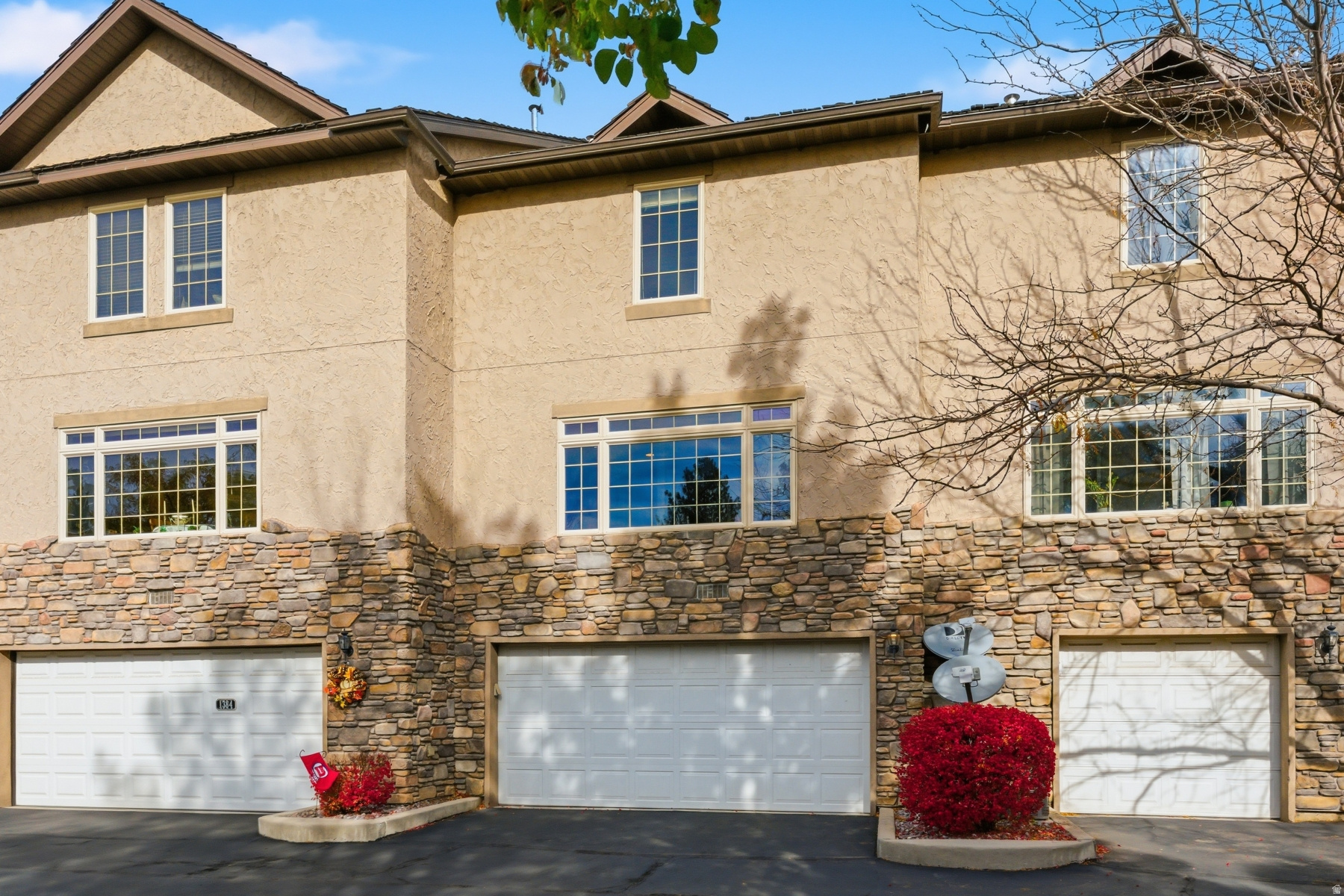 Millcreek, Utah 84117, United States, 3 Bedrooms Bedrooms, ,3 BathroomsBathrooms,Residential,Active,240731