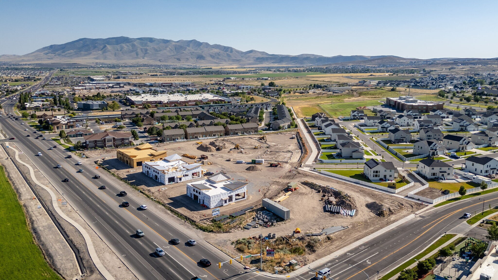 REDWOOD SQUARE - Commercial Lease