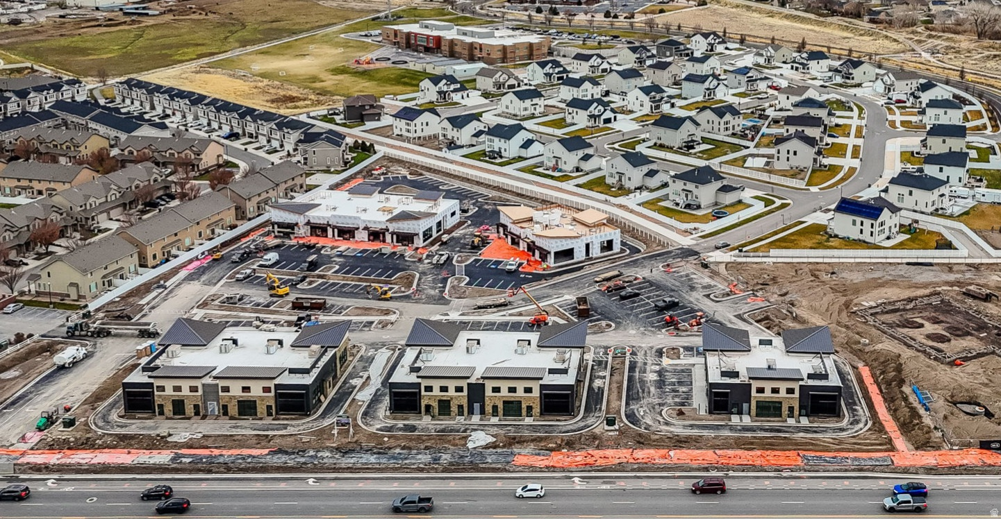 REDWOOD SQUARE - Commercial Lease