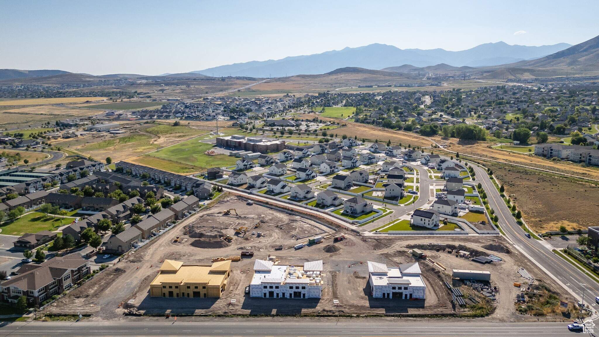 REDWOOD SQUARE - Commercial Lease