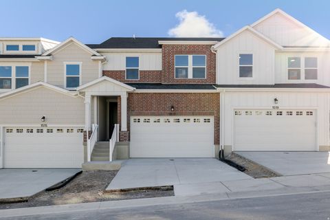 Photo of 1517 W BANNER DR #837, Saratoga Springs, UT 84045 (MLS # 2126668)