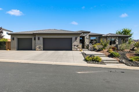 Tiny photo for 1938 N OUTLOOK DR, Washington, UT 84780 (MLS # 2153889)