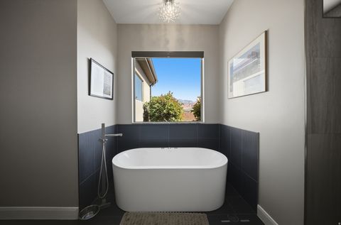 Tiny photo for 1938 N OUTLOOK DR, Washington, UT 84780 (MLS # 2153889)