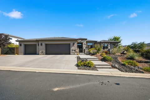 Tiny photo for 1938 N OUTLOOK DR, Washington, UT 84780 (MLS # 2153889)