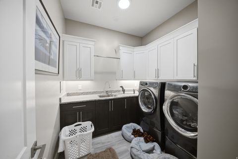 Tiny photo for 1938 N OUTLOOK DR, Washington, UT 84780 (MLS # 2153889)