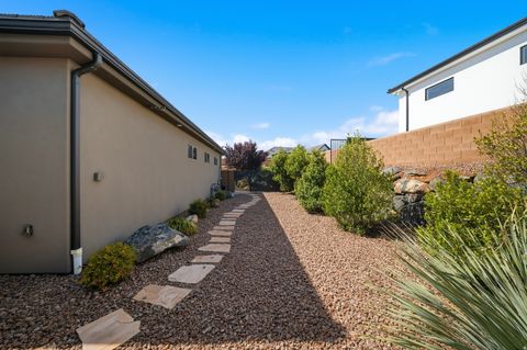 Tiny photo for 1938 N OUTLOOK DR, Washington, UT 84780 (MLS # 2153889)