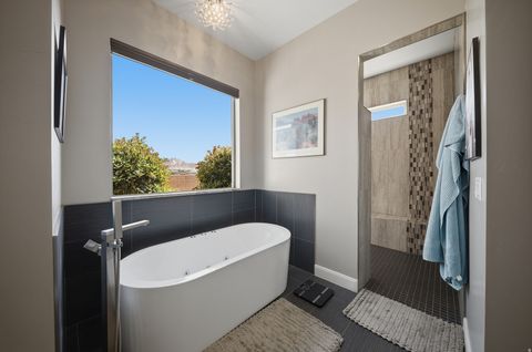 Tiny photo for 1938 N OUTLOOK DR, Washington, UT 84780 (MLS # 2153889)