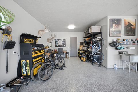 Tiny photo for 1938 N OUTLOOK DR, Washington, UT 84780 (MLS # 2153889)