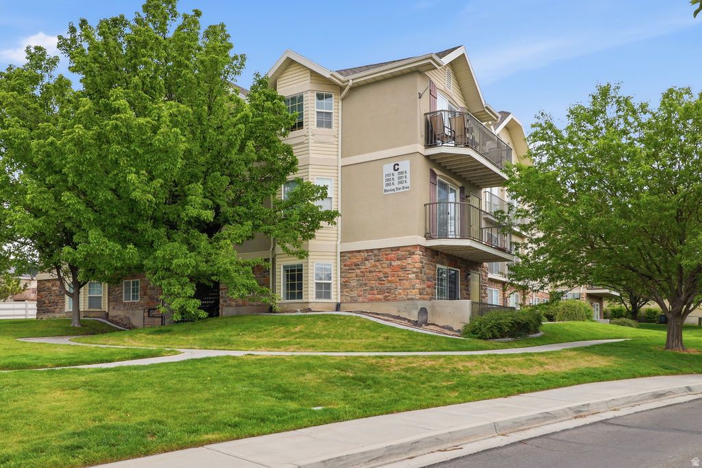 Photo of 2083 N MORNING STAR DR, Saratoga Springs, UT 84045 (MLS # 2157912)