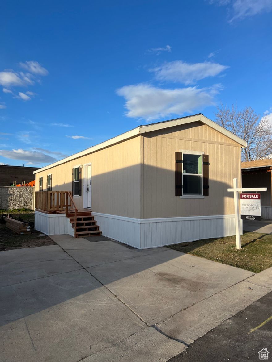 BRAND NEW HOME to be delivered in September!!! You don't want to miss this affordable home with open concept kitchen and family room. 3 bedroom, 2 bathroom home in a quiet community. The primary suite boasts a large room, bathroom and walk in closet. * 10 year builder warranty included* Exterior pictures are of the model home. Colors may vary.