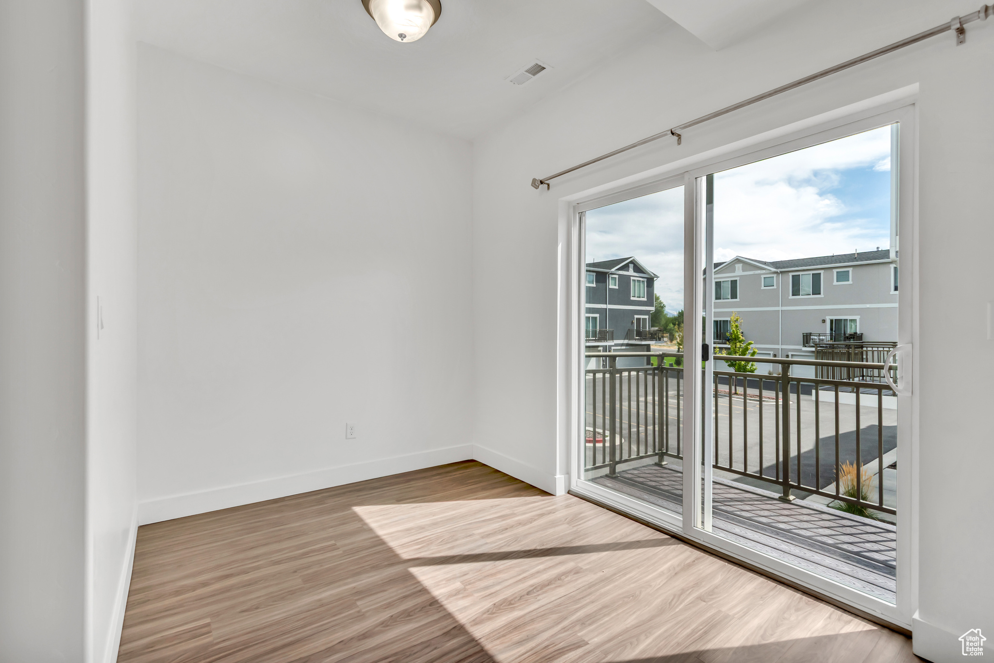 LAKEVIEW - Residential Income