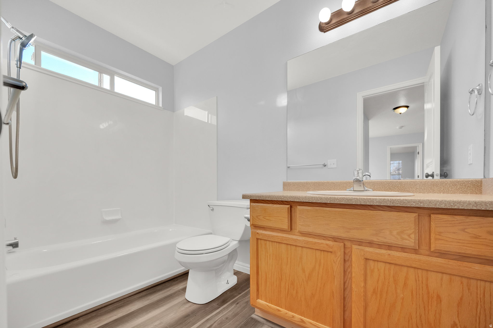 SILVER LAKE - Residential