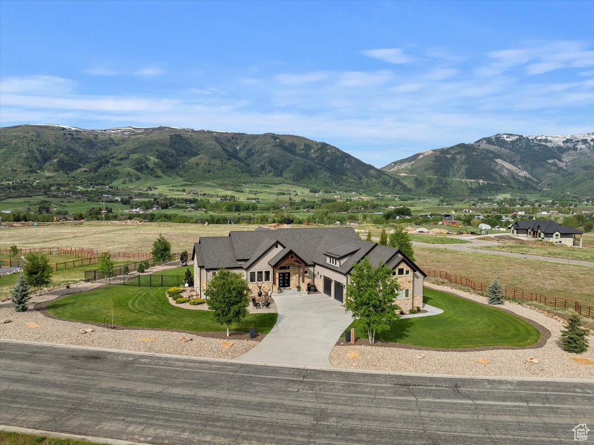 EAGLE RIDGE - Residential