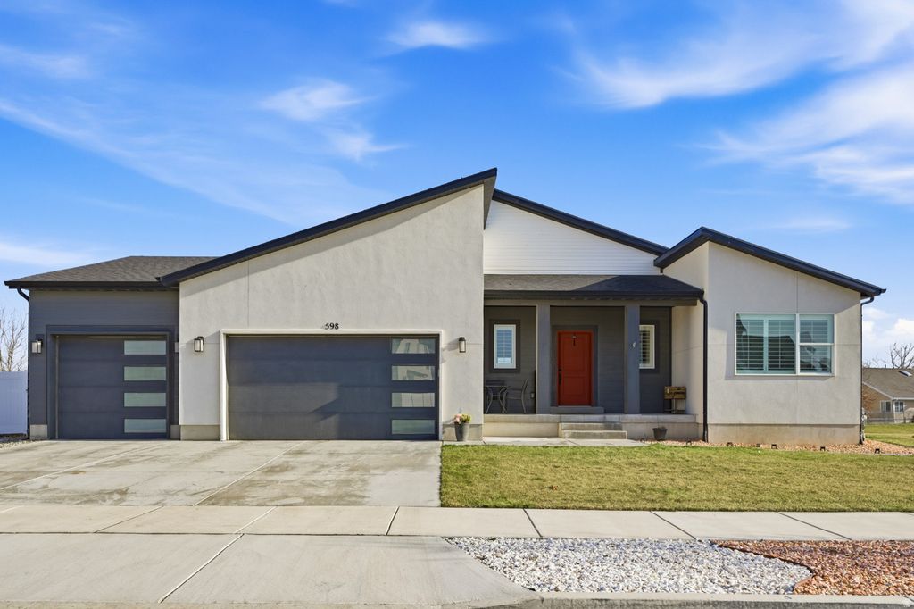 Photo of 598 S CROOKED POST WAY, Saratoga Springs, UT 84045 (MLS # 2131066)
