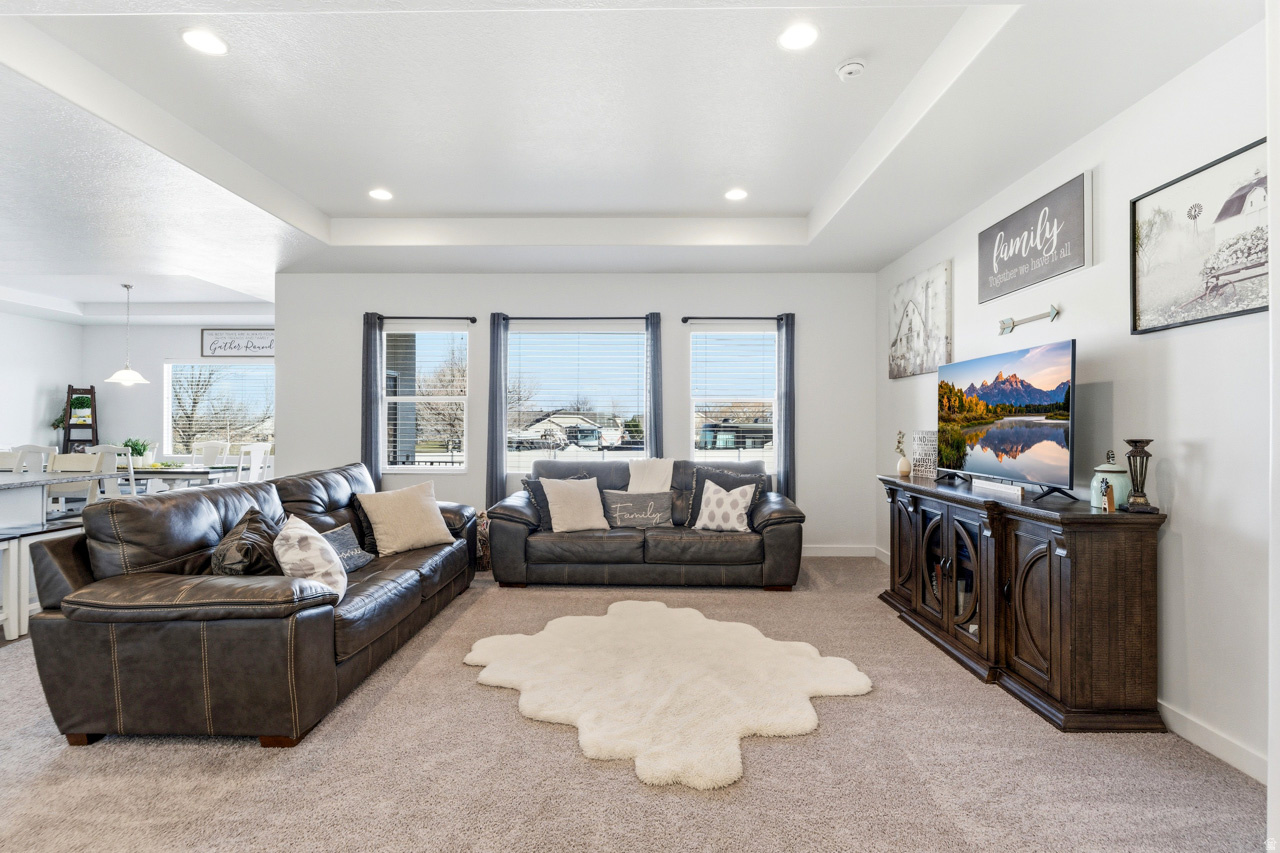 LEGACY FARMS PLAT 4- - Residential