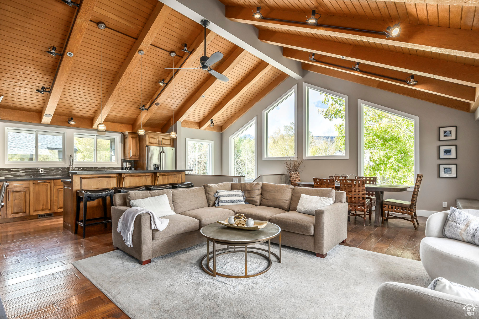 QUEEN ESTHER - Residential