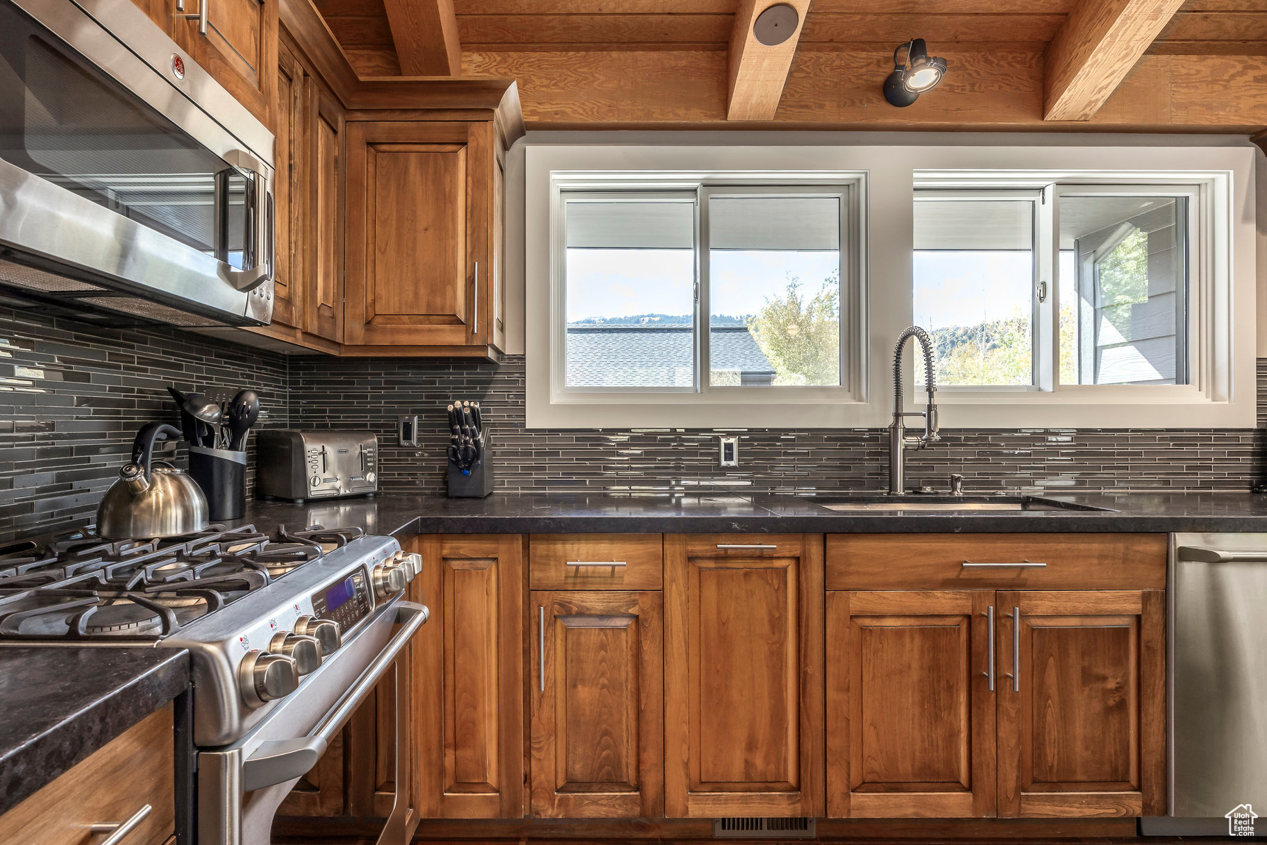 QUEEN ESTHER - Residential