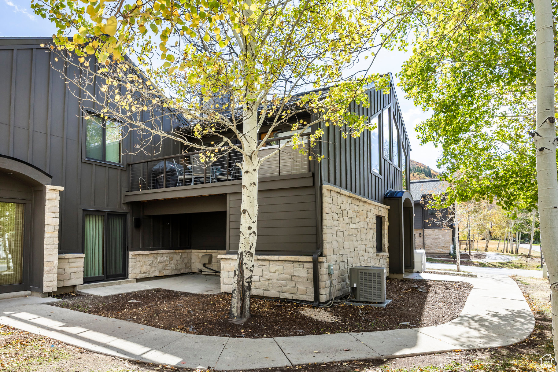 QUEEN ESTHER - Residential